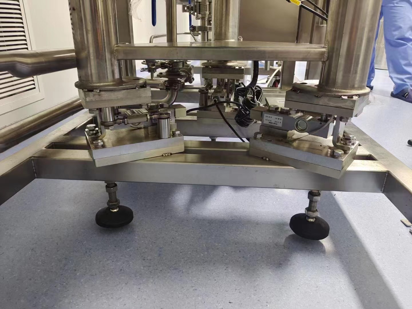 WB702 in the pharmaceutical industry dispensing system applications